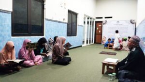 Kegiatan Mengajar Baca Al-Qur'an dan Tilawah Rutin di Panti Asuhan Ulin Nuha Sidoarjo, Membentuk Generasi yang Cinta Al-Qur'an